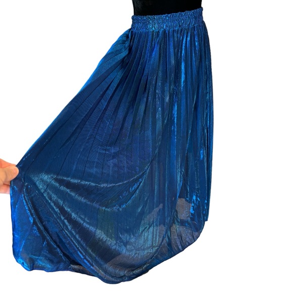 The SAVONNA Metallic Full Skirt - Picture 10 of 15